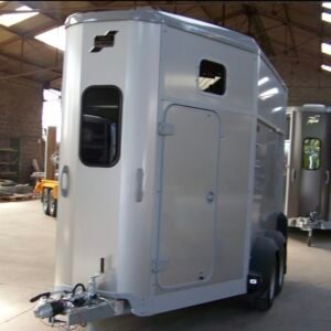 FURGONE A 2 POSTI HB506 COMFORT IFOR WILLIAMS ARGENTO CON PORTELLONE POSTERIORE